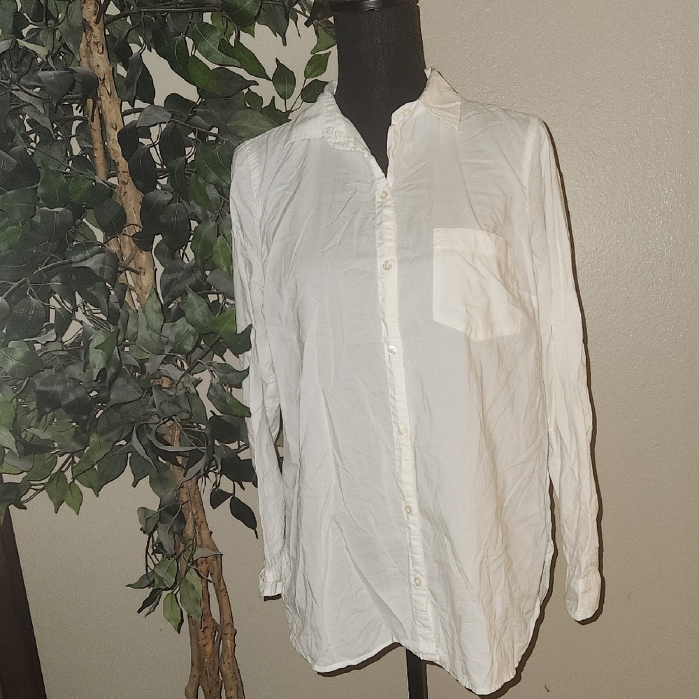 Old Navy White Casual Button Down Shirt